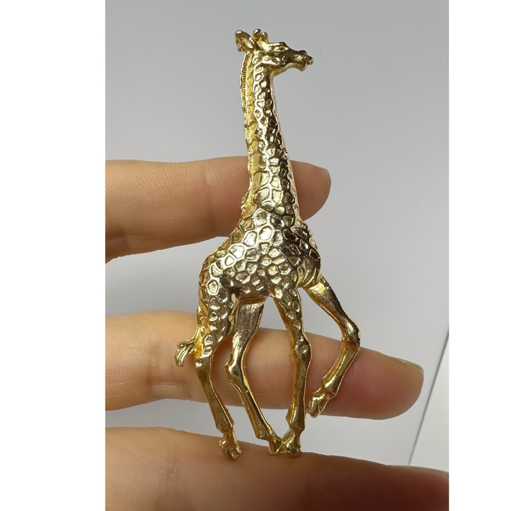 Vintage Giraffe Brooch